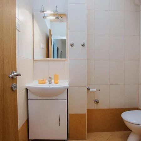 Marinela アパート トロギール