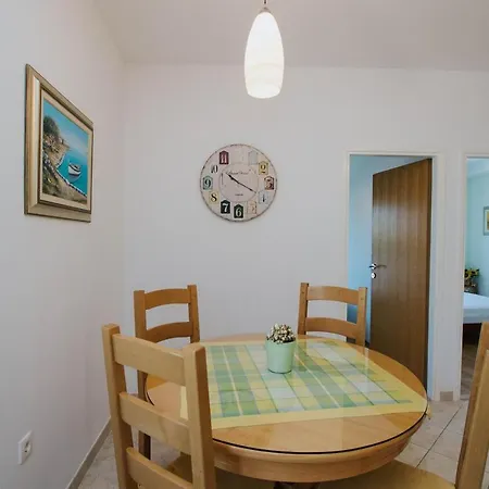 Marinela Apartment *